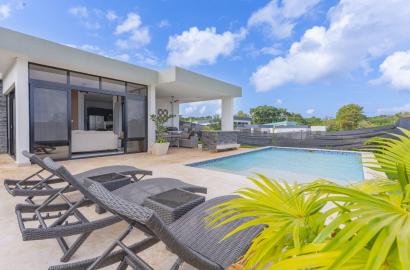 Villa Sunset – 2-Bedroom, 2.5-Bath Modern Tropical Home