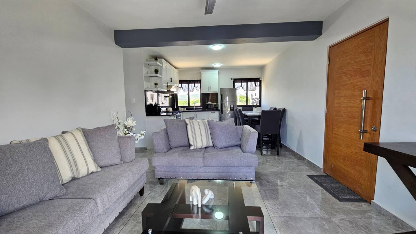 Modern 2BR Apartment with Balcony – Los Castillos