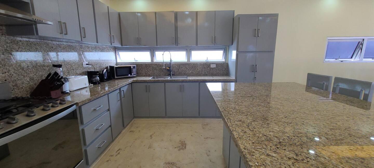 Caribbean Bliss – 10Bed w/ Olympic Pool