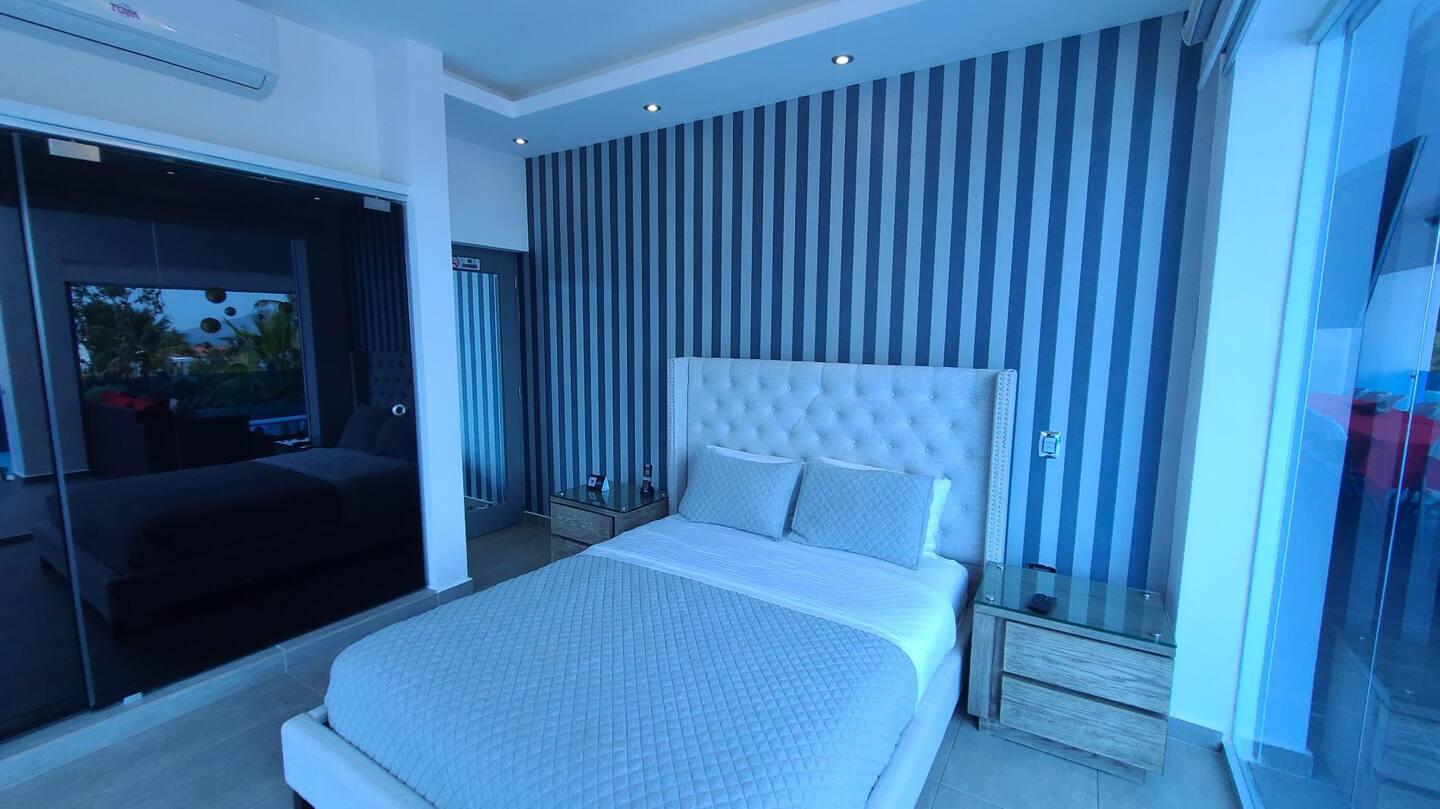 Villa Luxury at Star Hills, Puerto Plata — 12 Bedrooms, 2 Pools & Private Disco