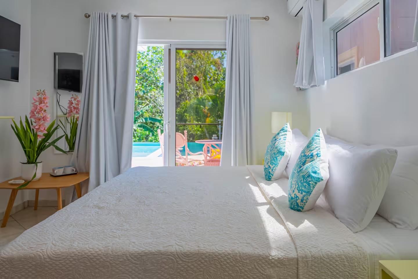 4BR Sosua Villa w/ Bar, Pool & Lounge Areas