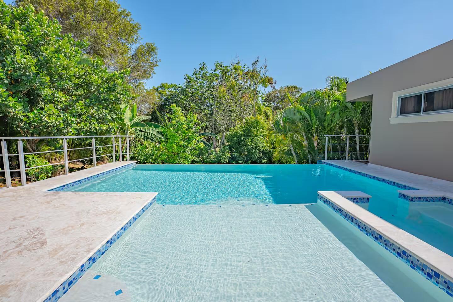 4BR Sosua Villa w/ Bar, Pool & Lounge Areas