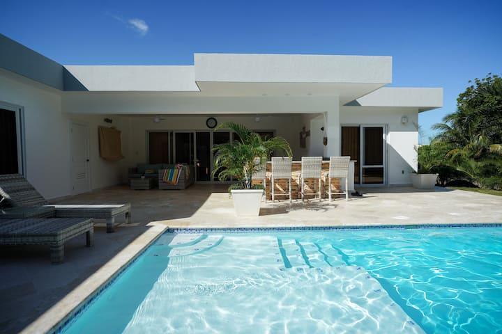 3-Bedroom Villa with Private Pool in Casa Linda