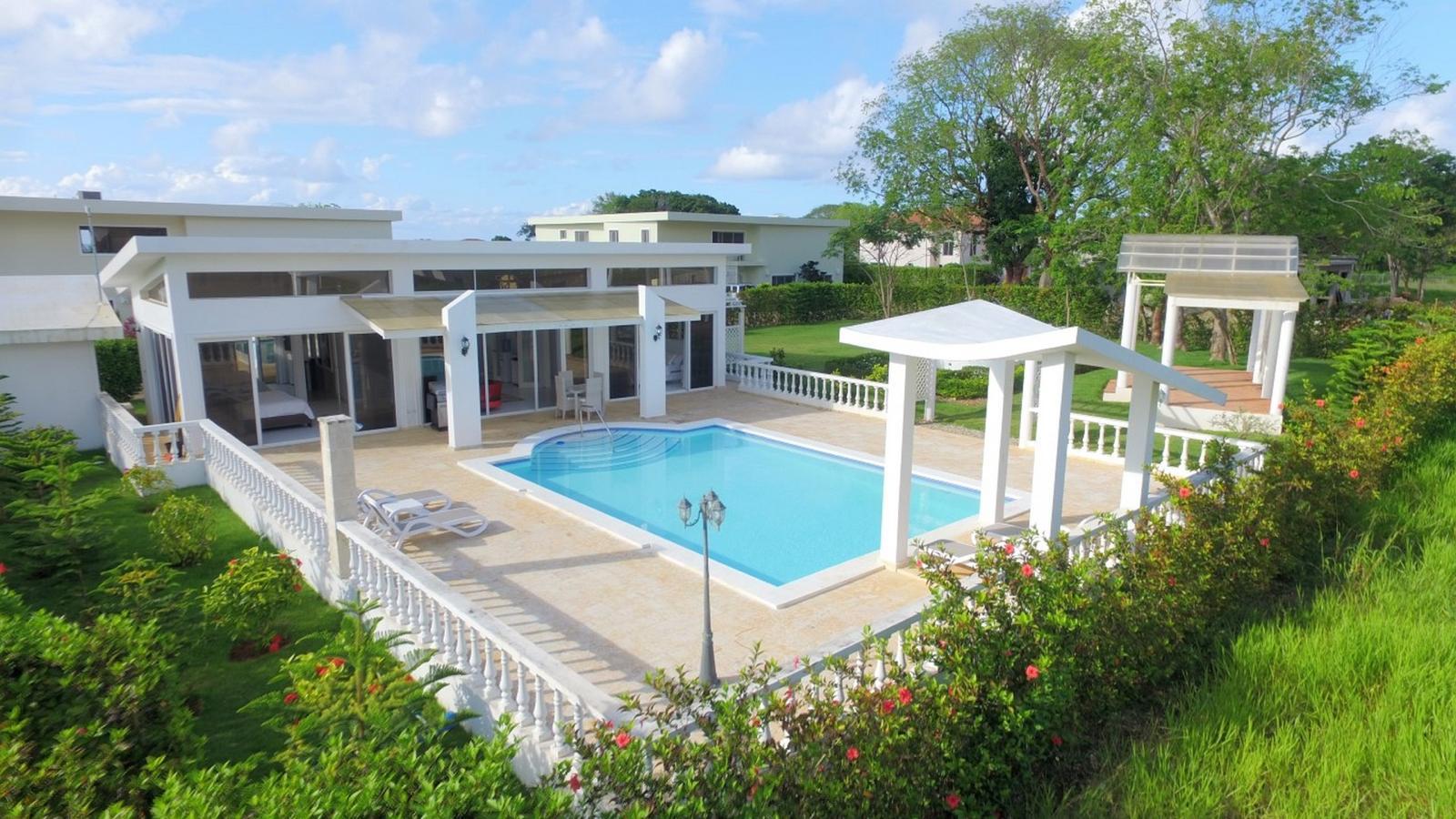 2BR Casa Linda Villa w/ Private Pool & Terrace