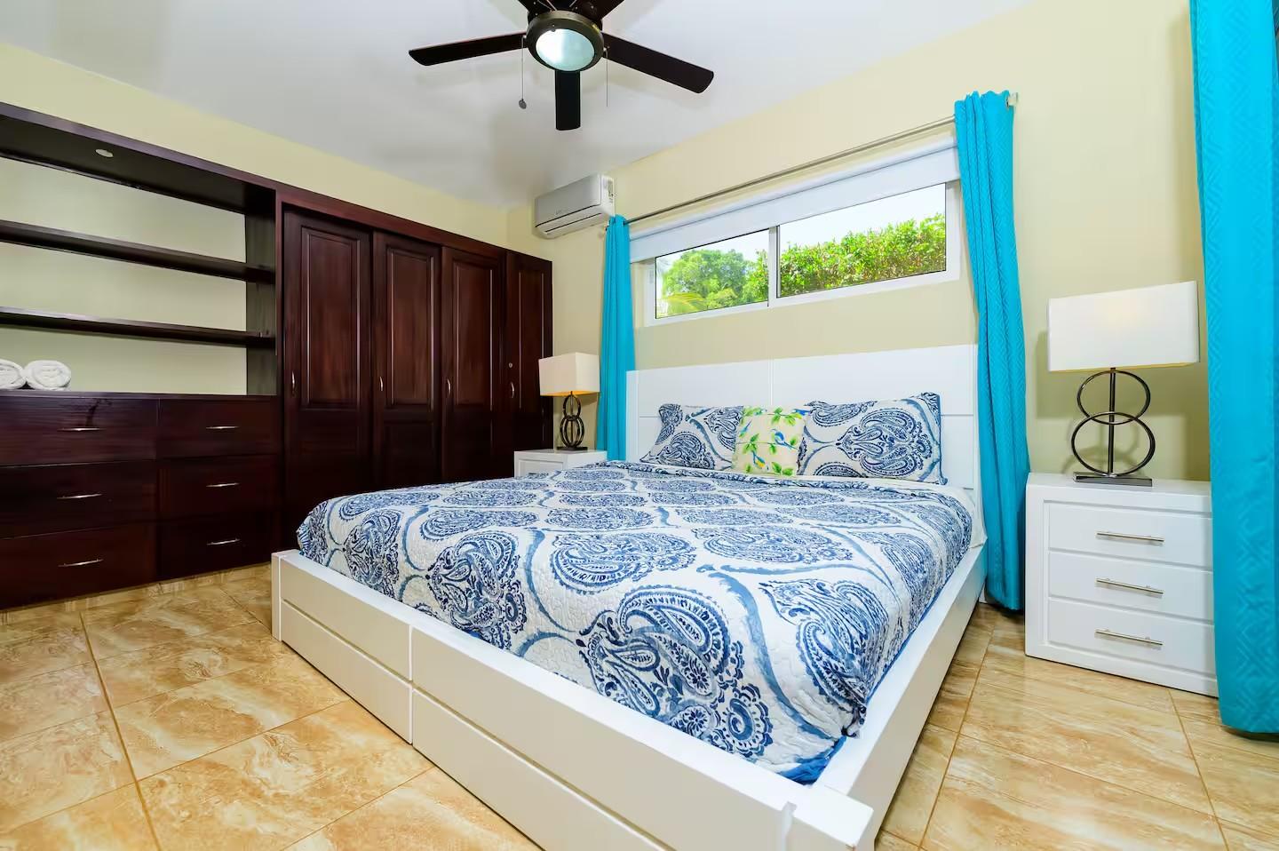 Casa Linda 2BR Contemporary Villa w/ Private Pool & Bar