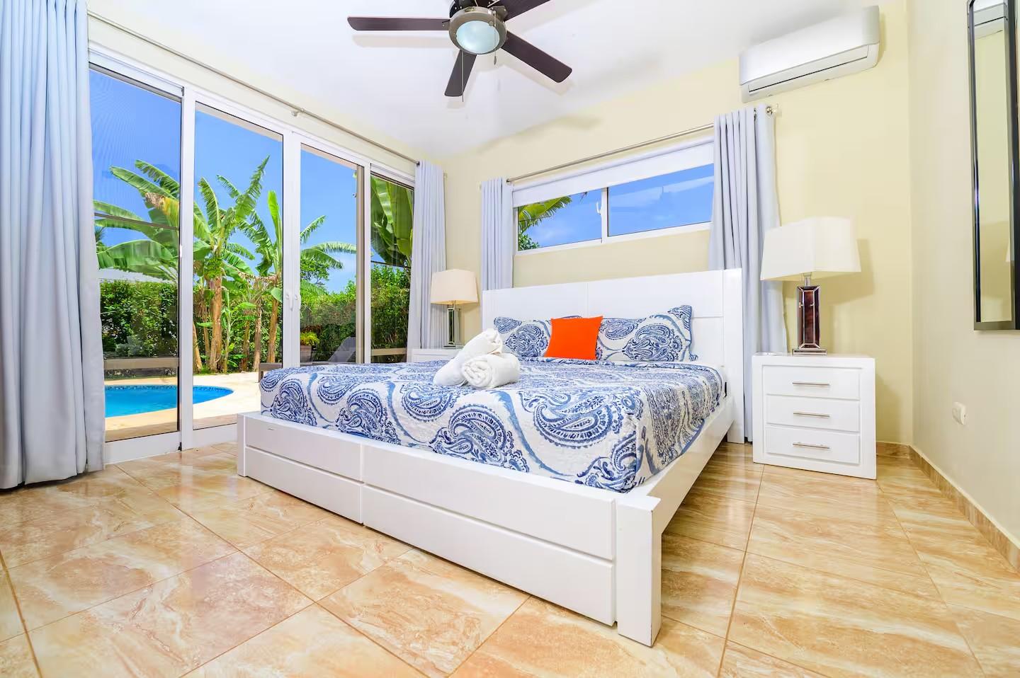 Casa Linda 2BR Contemporary Villa w/ Private Pool & Bar