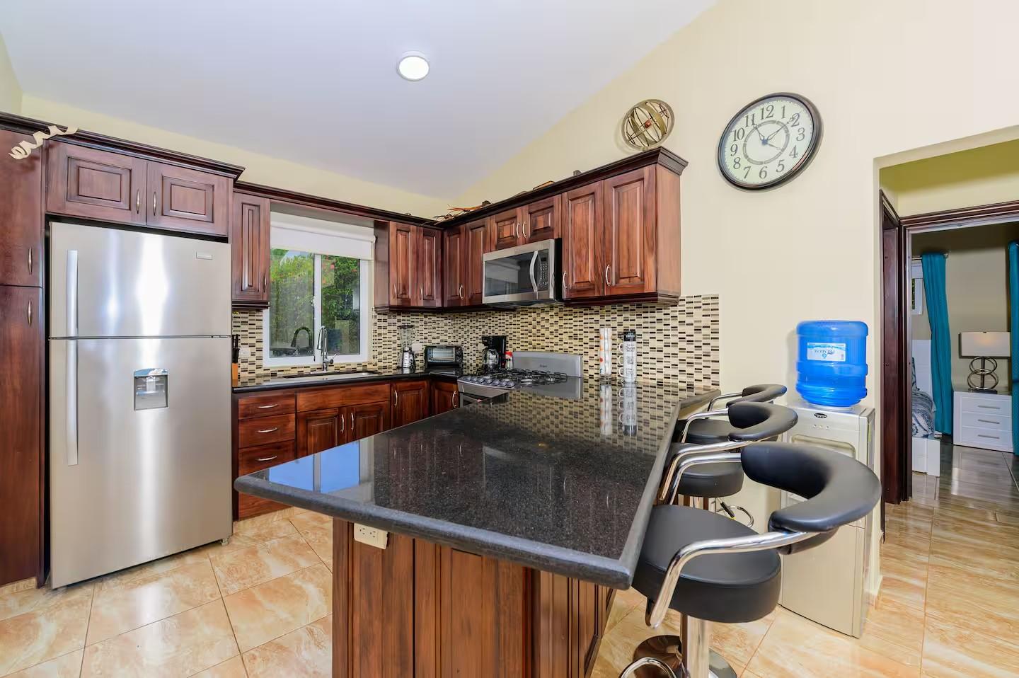 Casa Linda 2BR Contemporary Villa w/ Private Pool & Bar