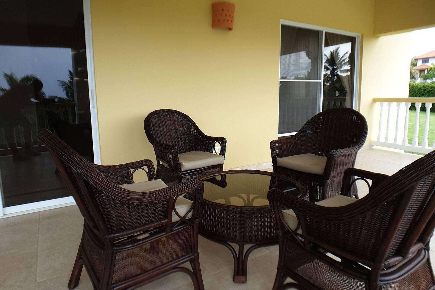 Villa Hermosa – Spacious 4BR Pool Villa Walkable to Downtown