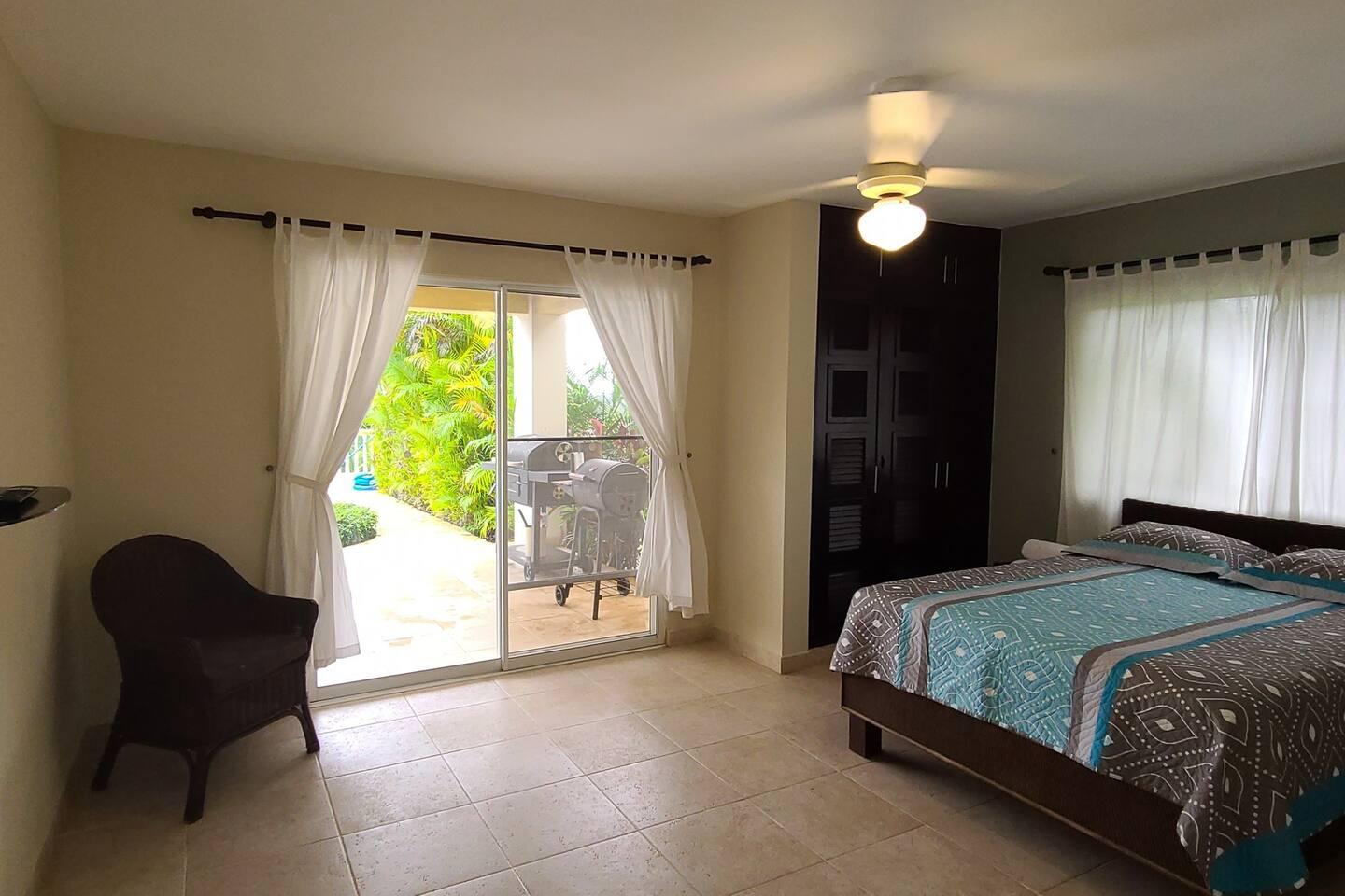 Villa Hermosa – Spacious 4BR Pool Villa Walkable to Downtown