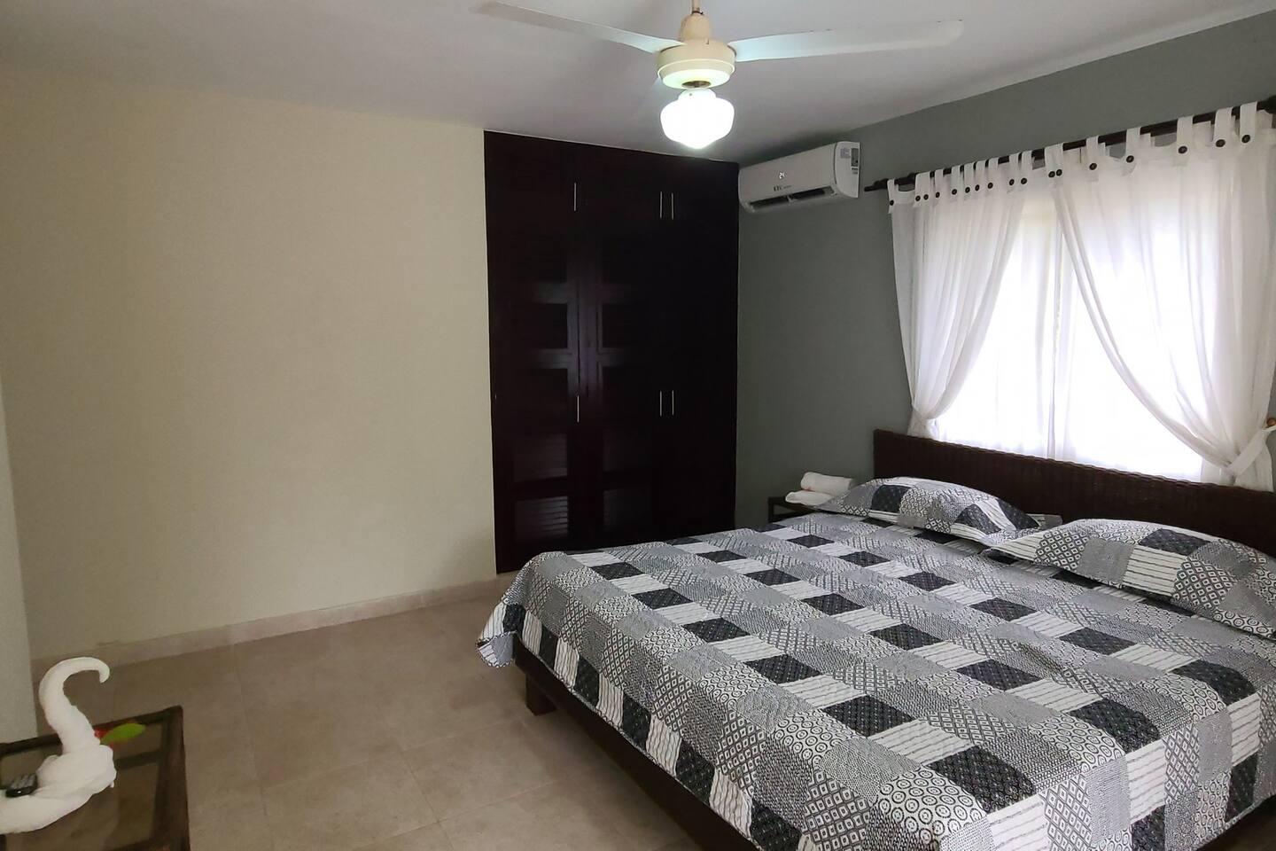 Villa Hermosa – Spacious 4BR Pool Villa Walkable to Downtown