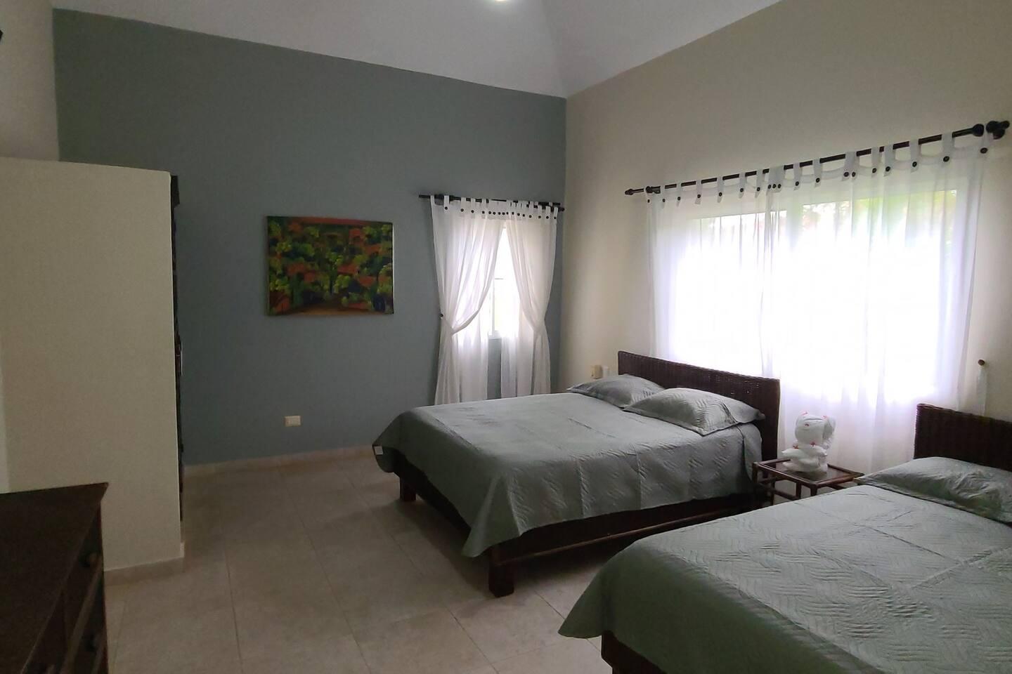 Villa Hermosa – Spacious 4BR Pool Villa Walkable to Downtown